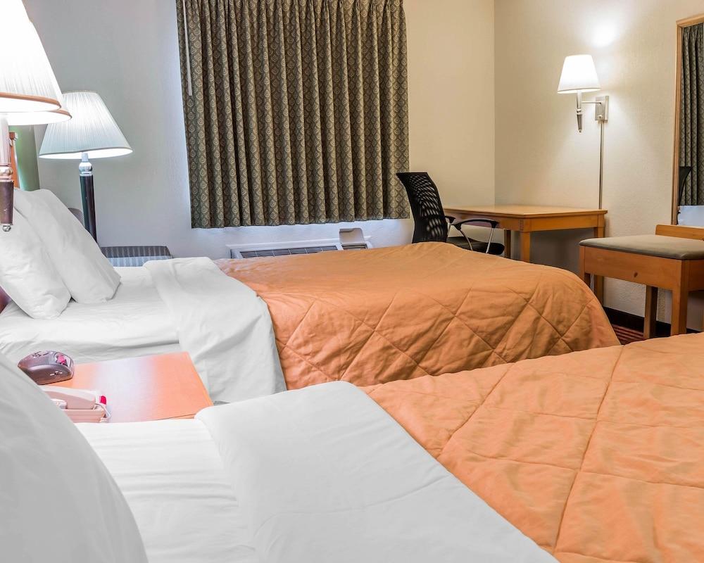 Rodeway Inn Coopersville Esterno foto