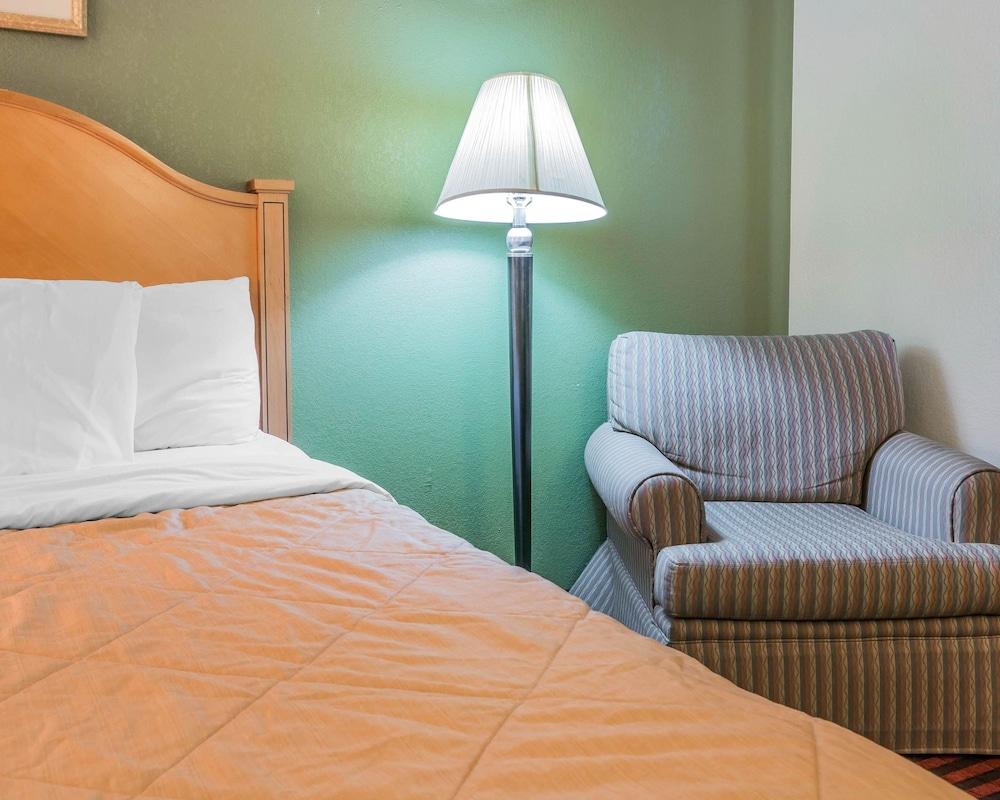 Rodeway Inn Coopersville Esterno foto