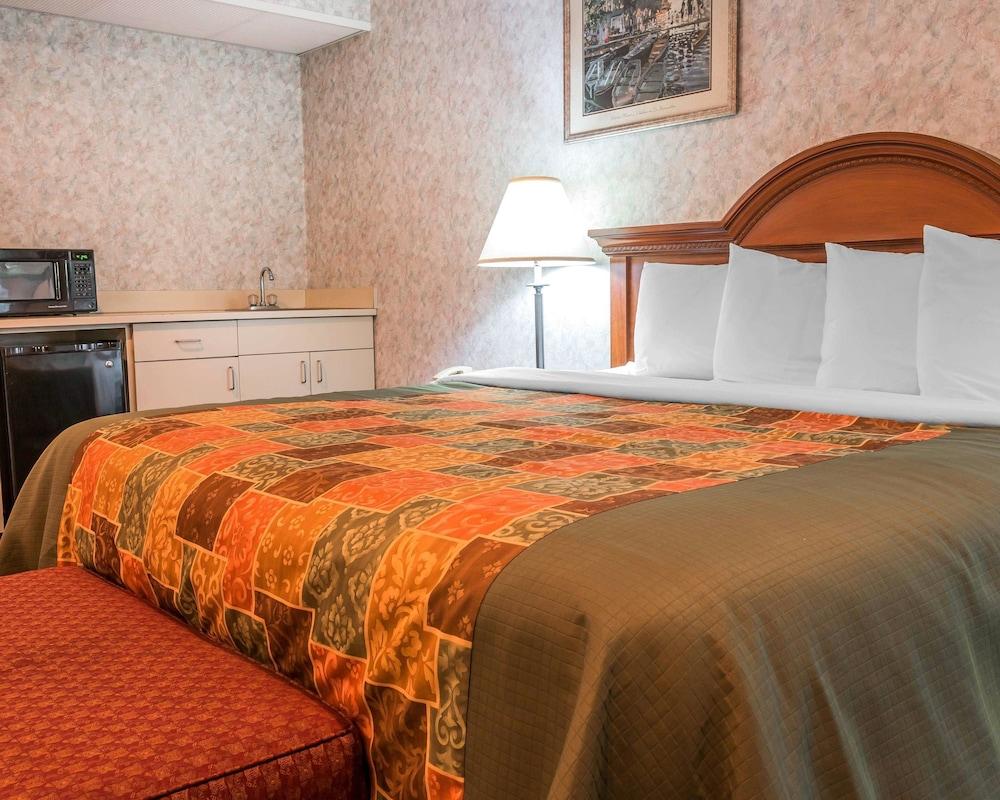 Rodeway Inn Coopersville Esterno foto