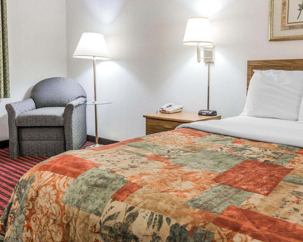 Rodeway Inn Coopersville Esterno foto