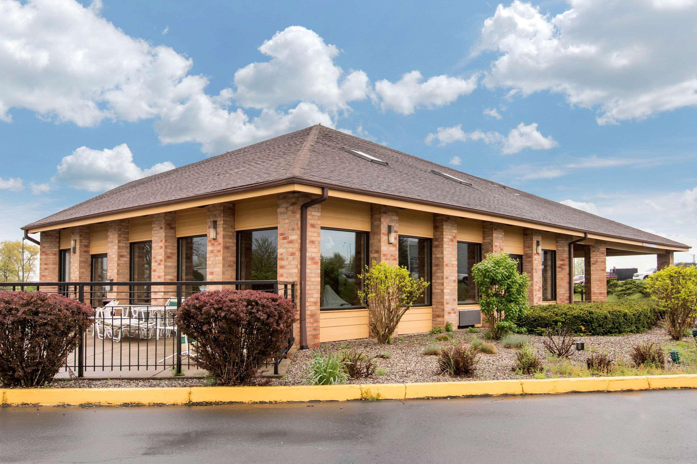 Rodeway Inn Coopersville Esterno foto