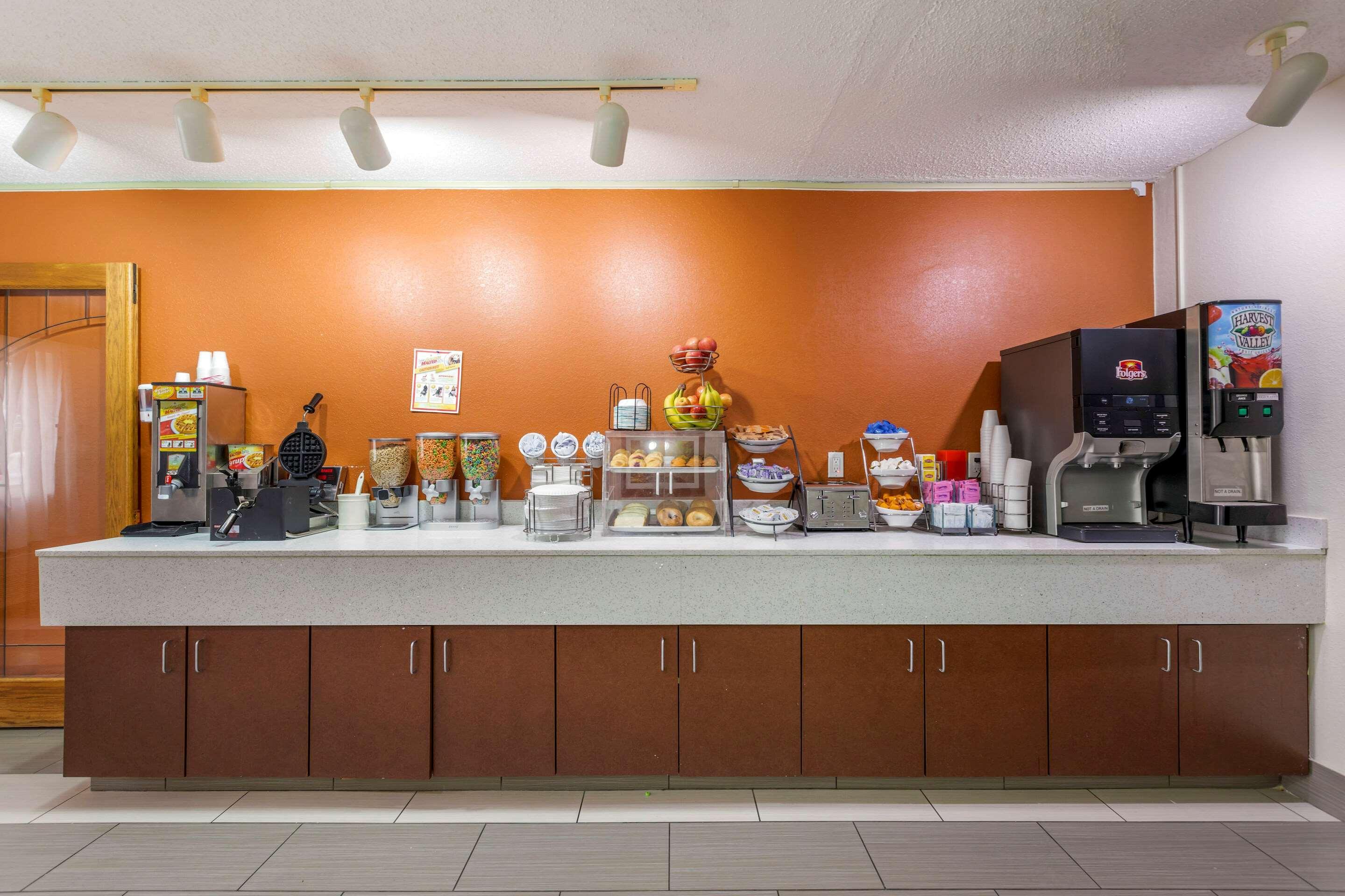 Rodeway Inn Coopersville Esterno foto