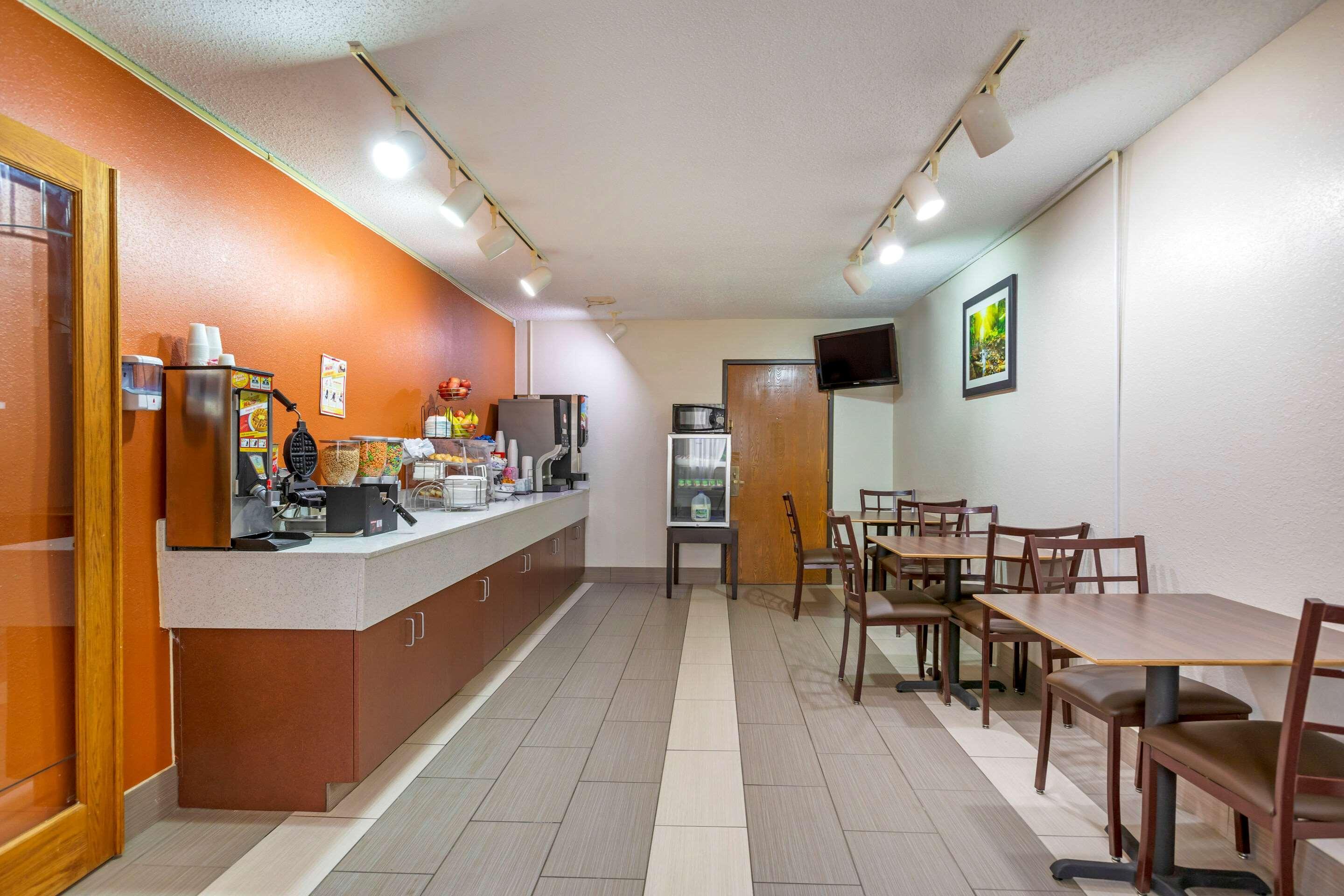 Rodeway Inn Coopersville Esterno foto