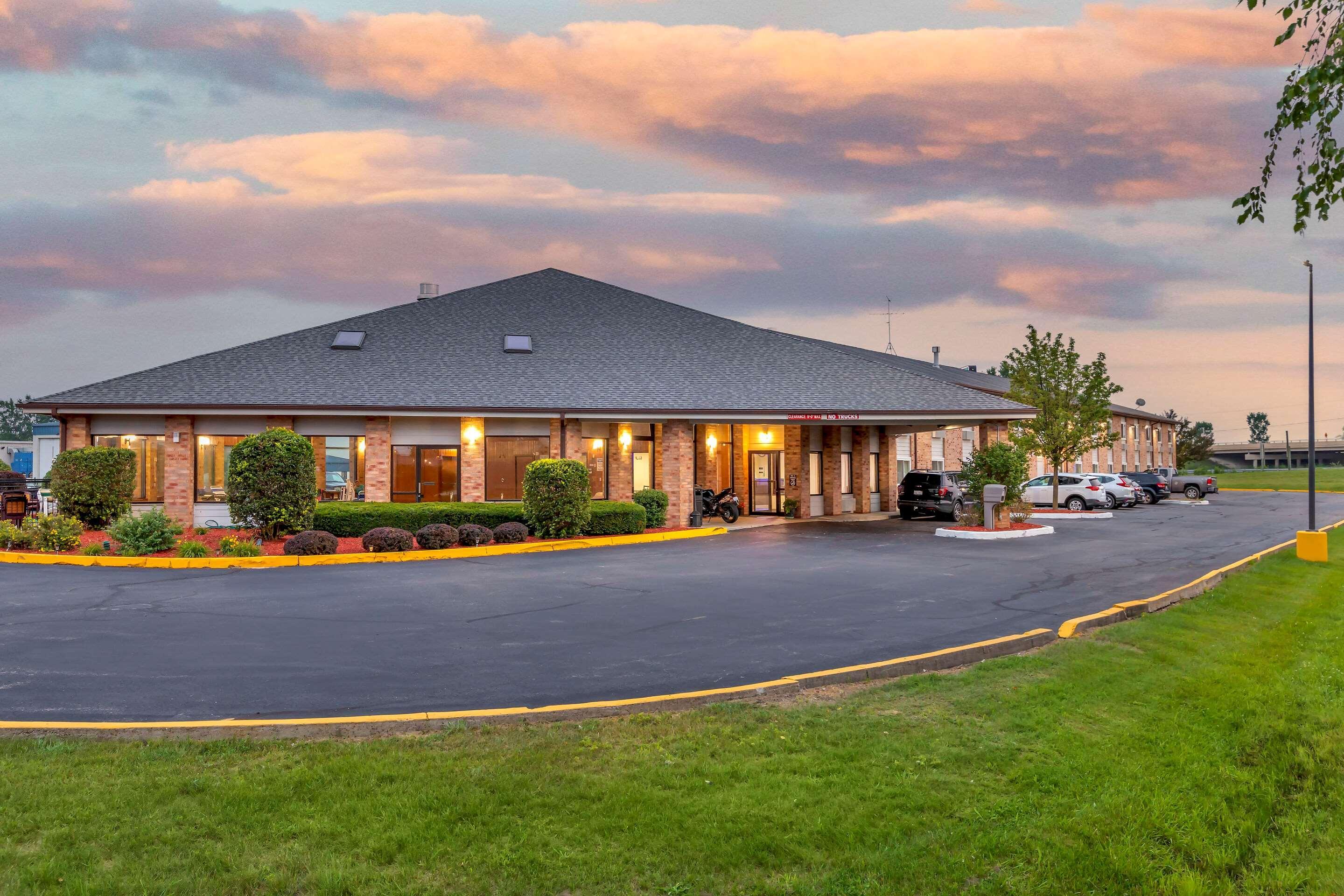 Rodeway Inn Coopersville Esterno foto