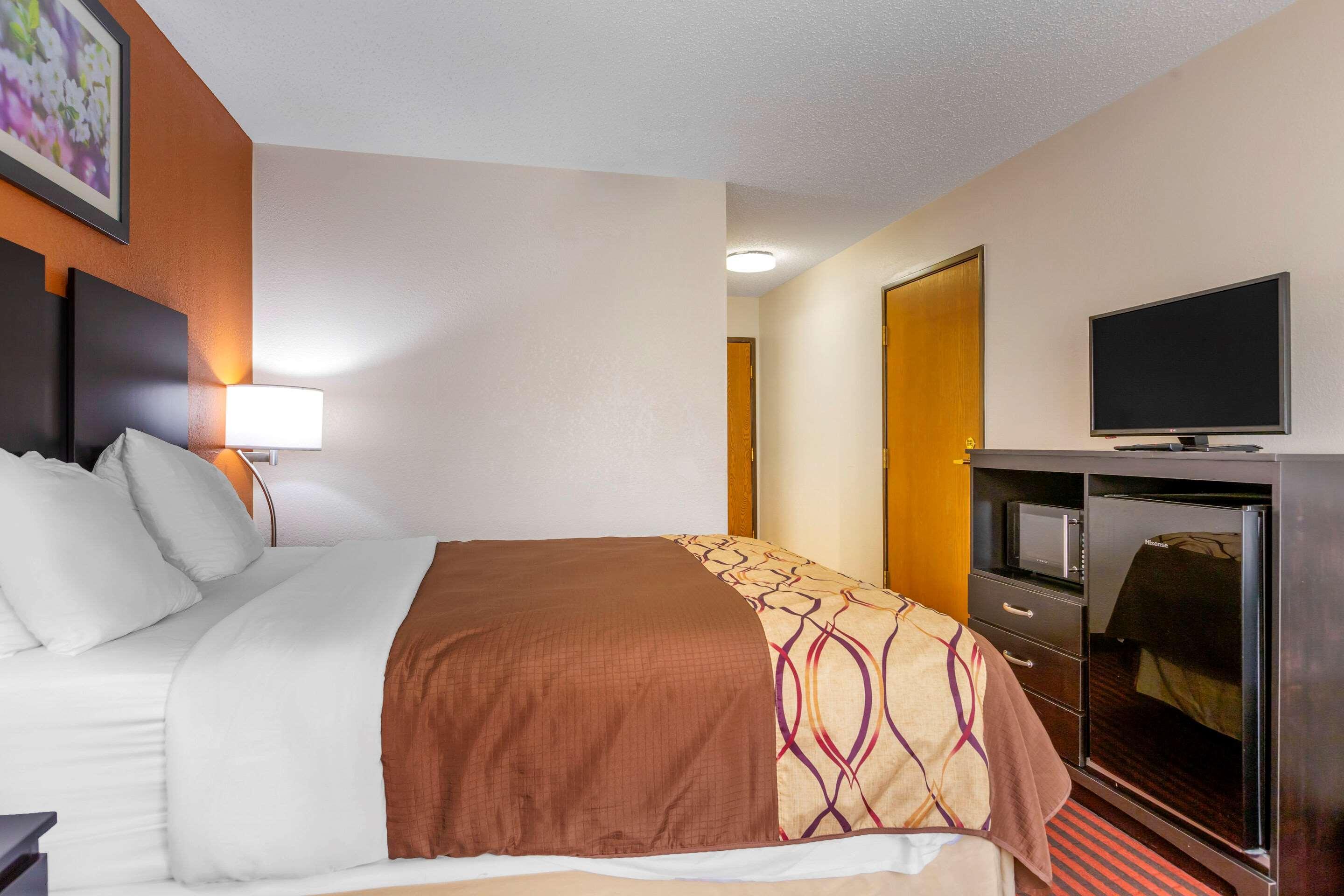 Rodeway Inn Coopersville Esterno foto