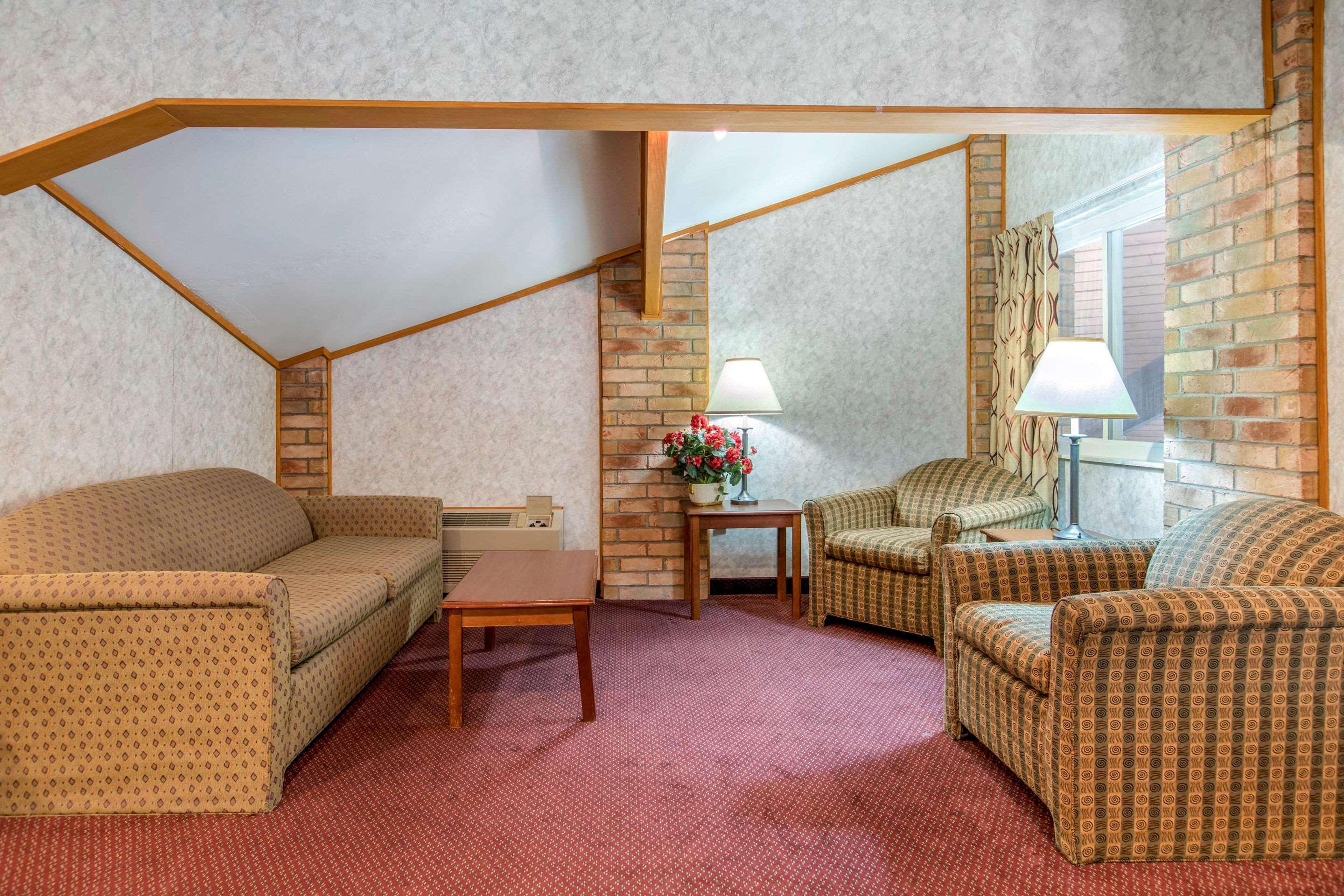 Rodeway Inn Coopersville Esterno foto