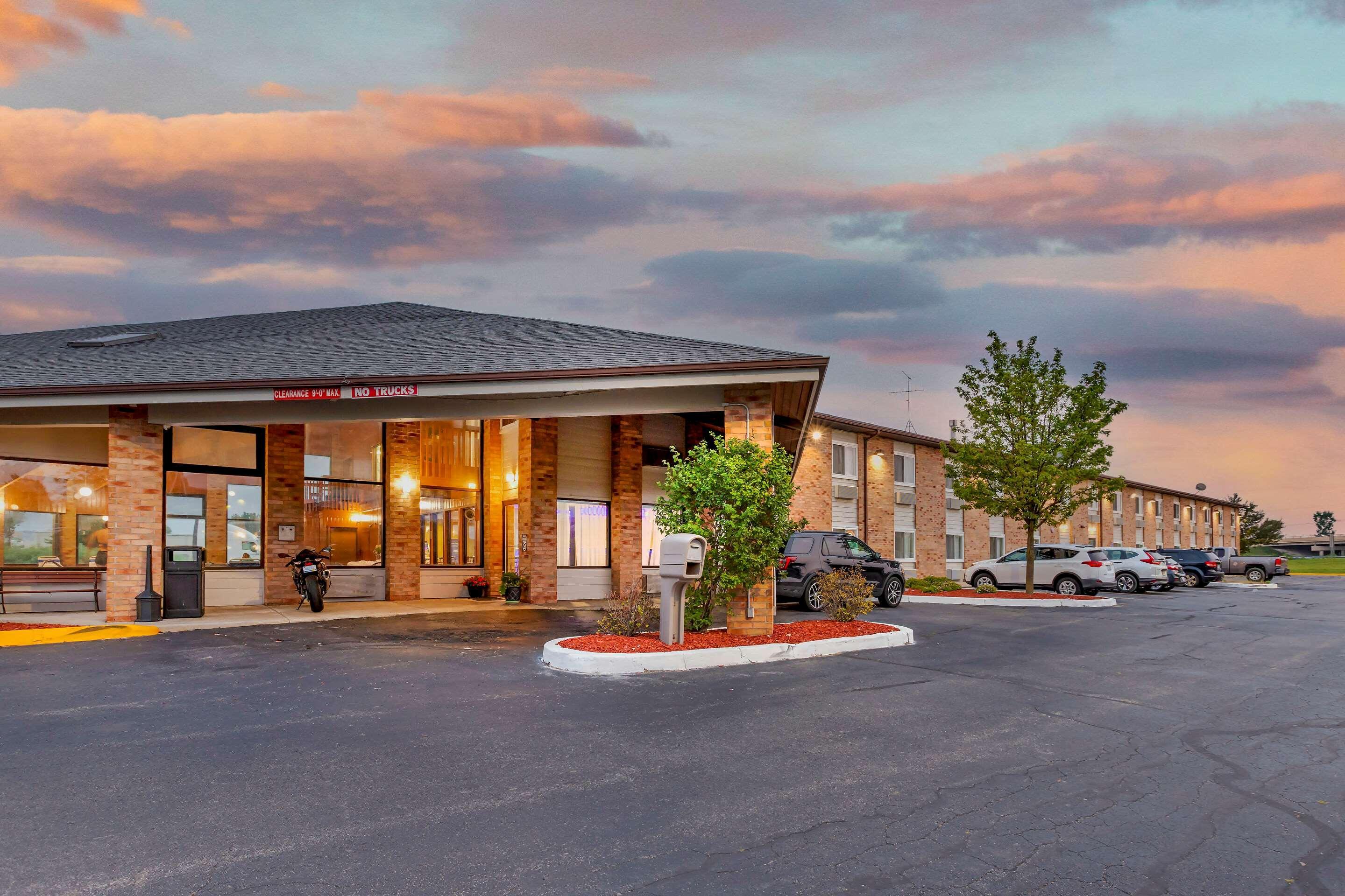 Rodeway Inn Coopersville Esterno foto