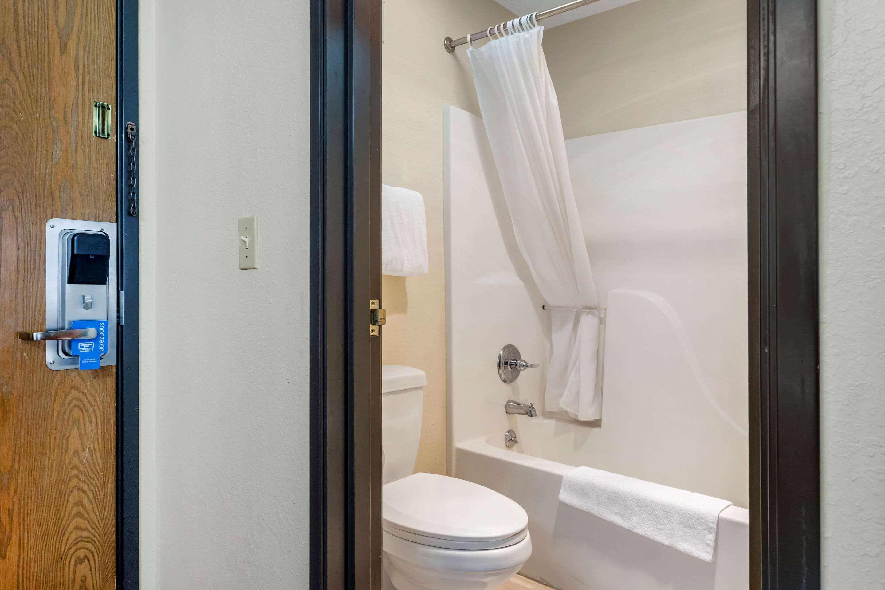 Rodeway Inn Coopersville Esterno foto