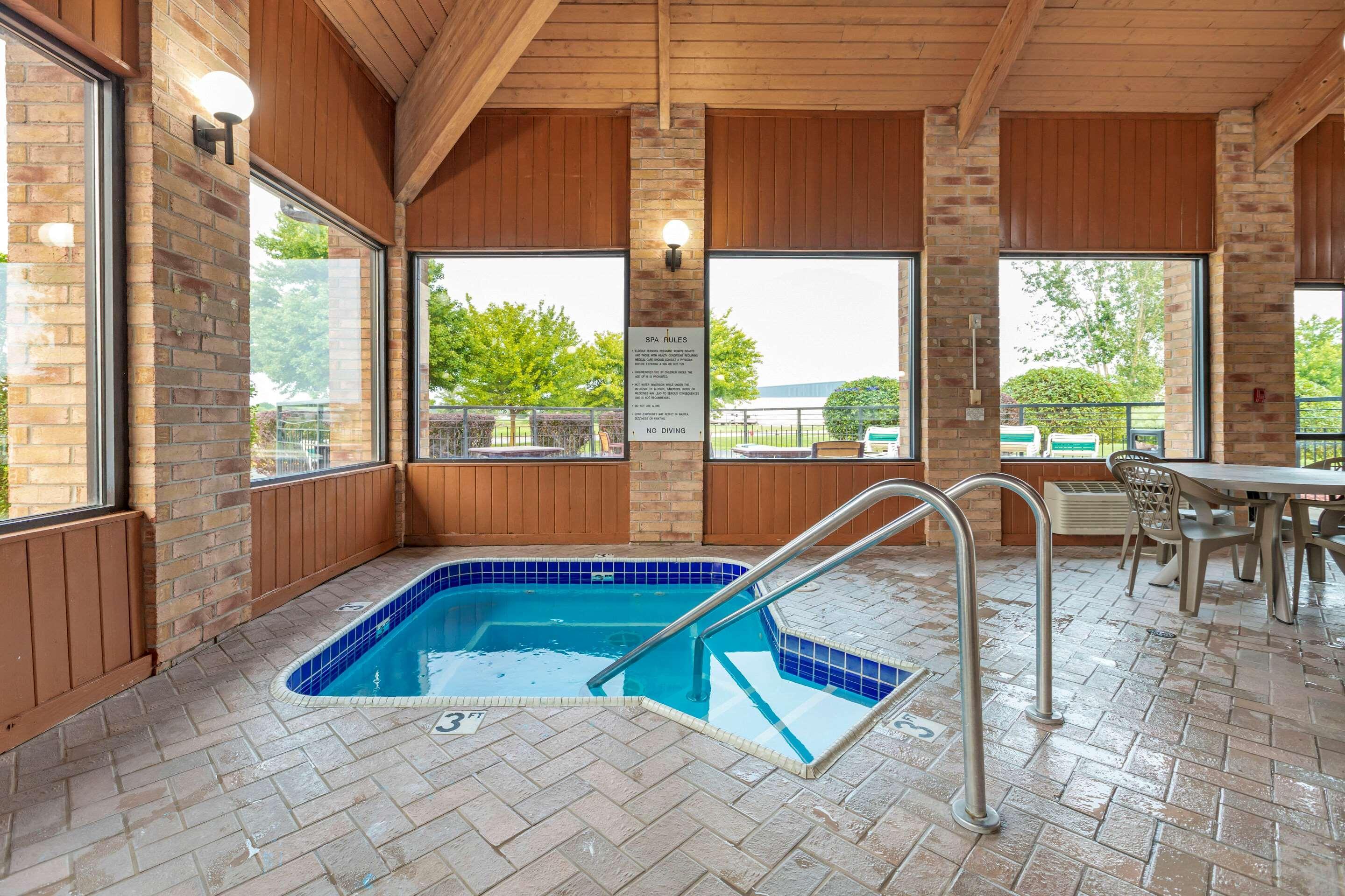 Rodeway Inn Coopersville Esterno foto