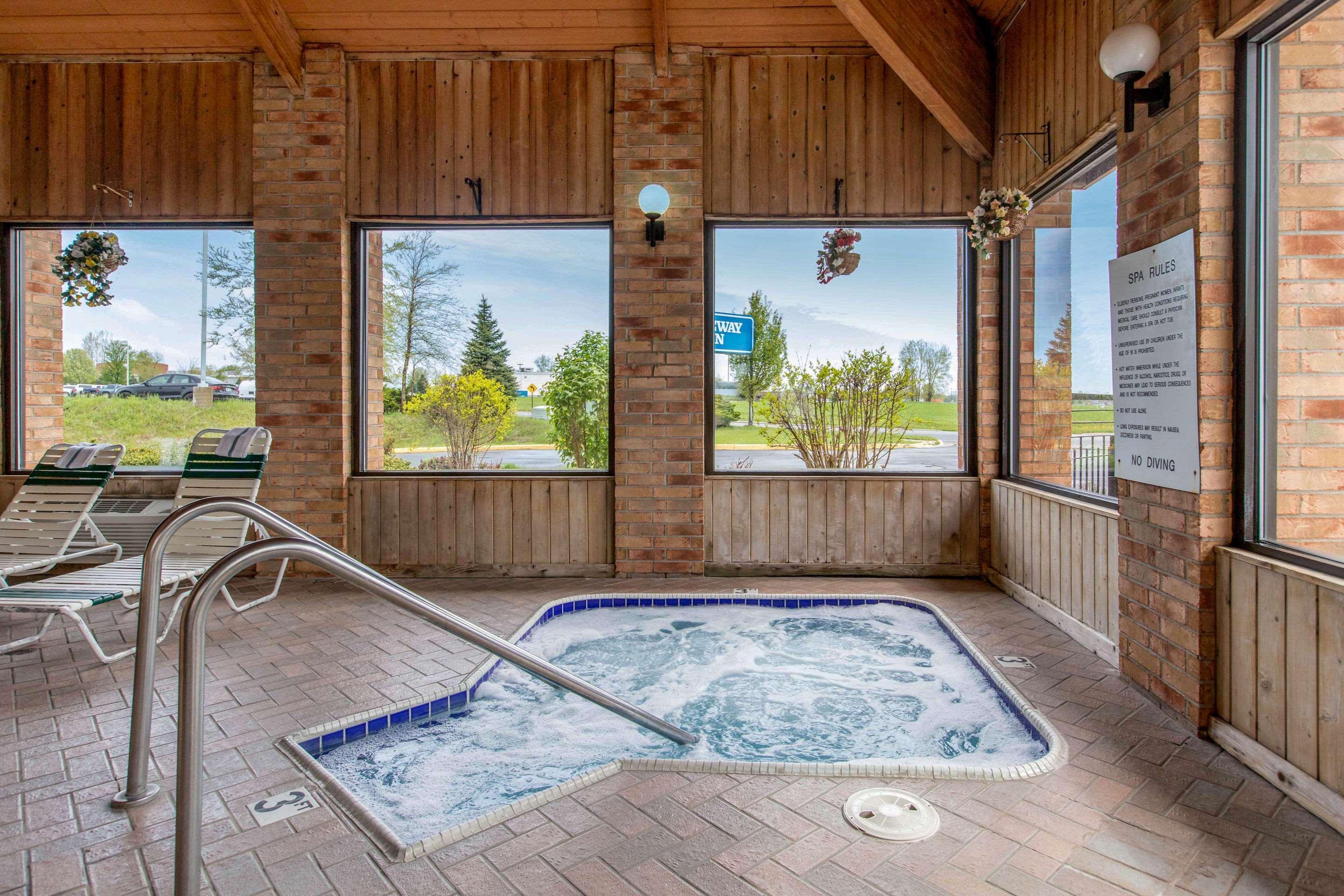 Rodeway Inn Coopersville Esterno foto