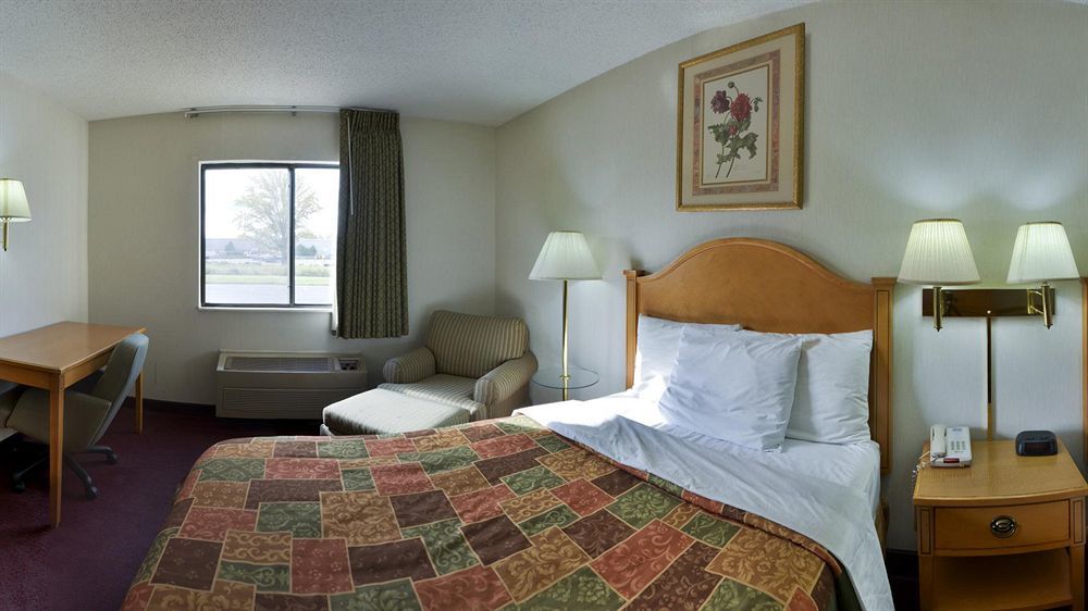 Rodeway Inn Coopersville Esterno foto